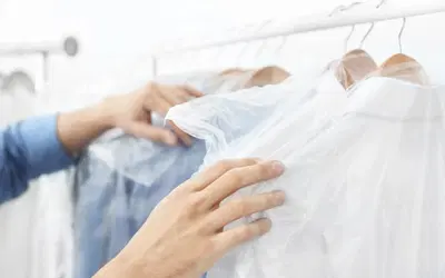 A plant-on-premises dry cleaner with two drop stores and pickup routes.