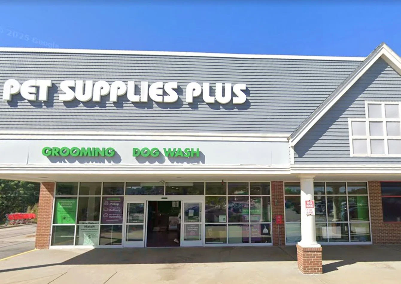 Thriving Pet Supply Franchise with High Margin Grooming Services