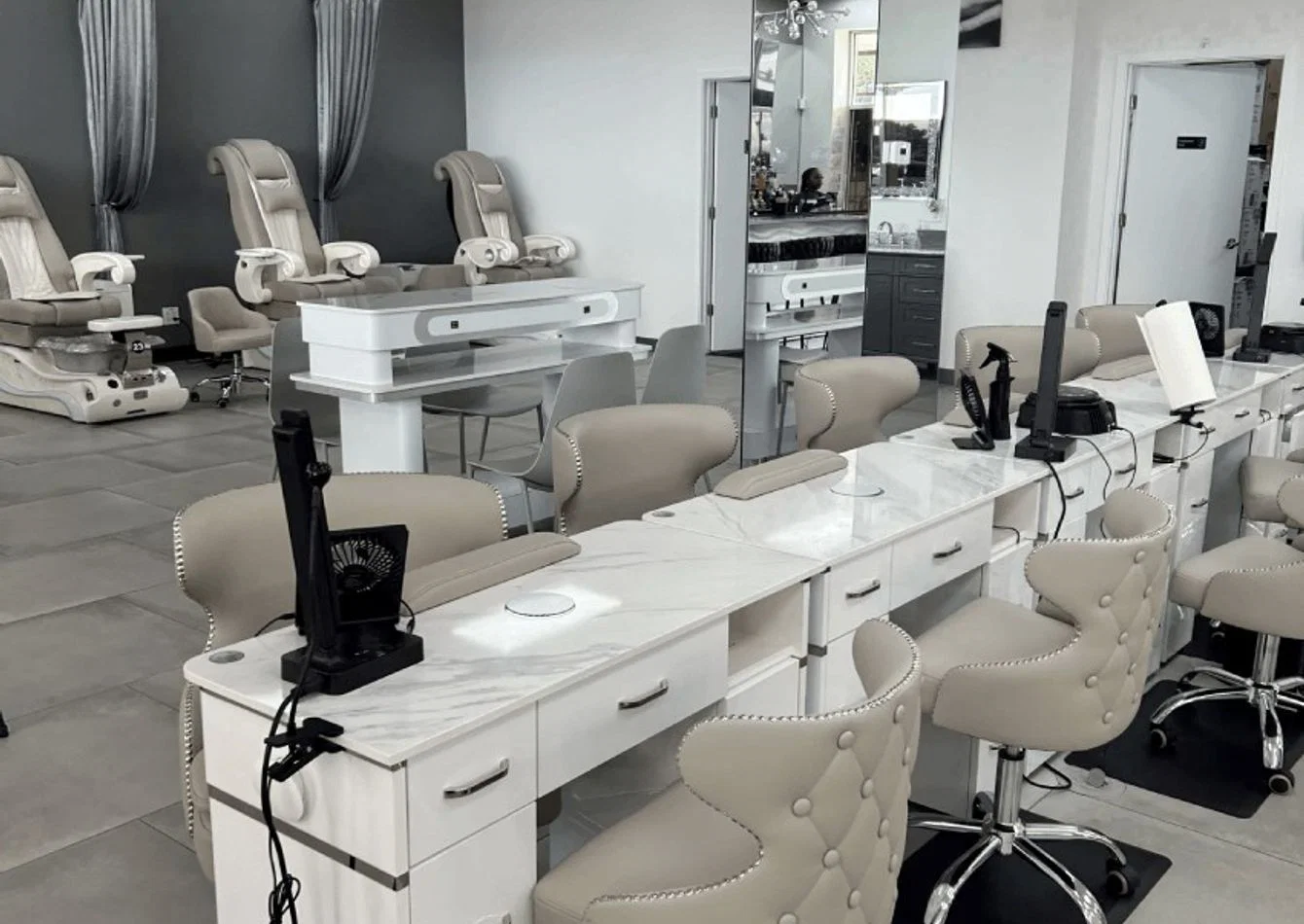 Luxury Beauty Lounge with In House Alcohol Bar
