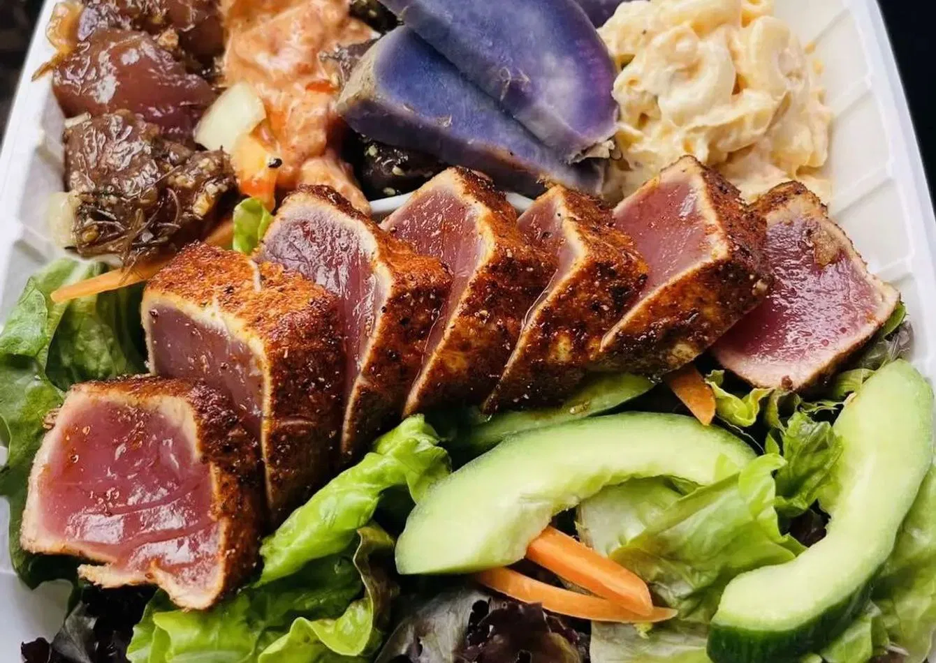 Profitable Island Dining Concept with Innovative Design