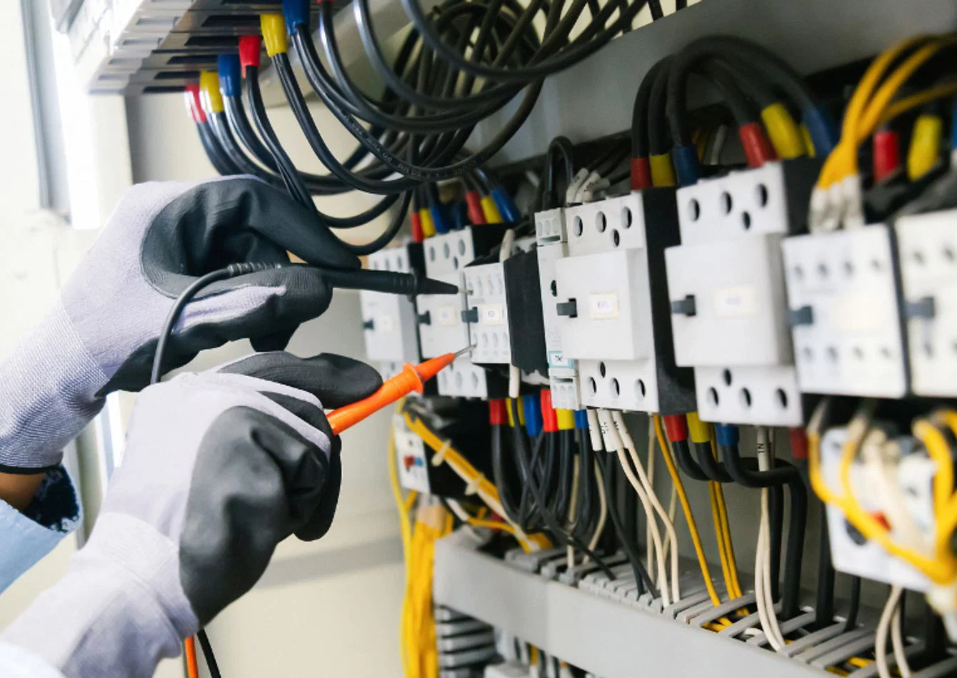 Complete Electrical Services Equipment with Commercial Grade Tools