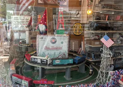 Niche Toy and Hobby Retailer with Unique Customer Experience