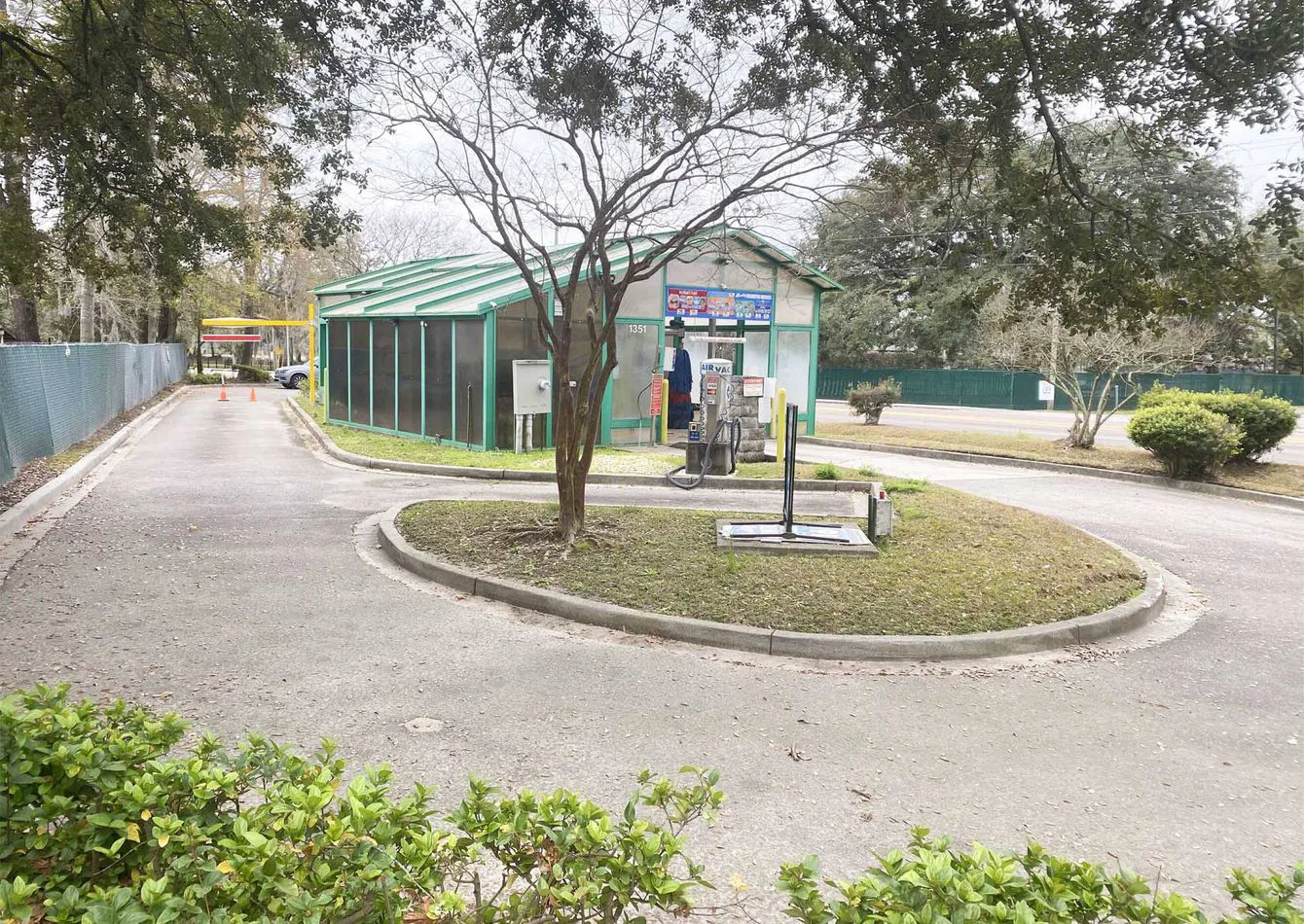 Premier Car Wash with High Traffic Real Estate