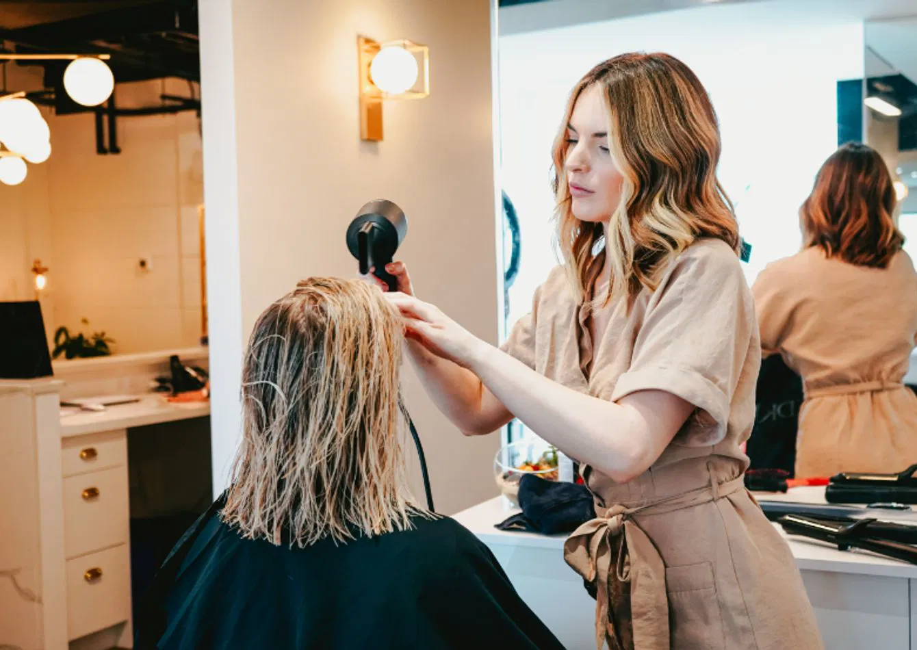 Premier Salon Suite Business with High Traffic Locations