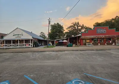 Established Antique  Collectible Mall with Multiple Revenue Streams