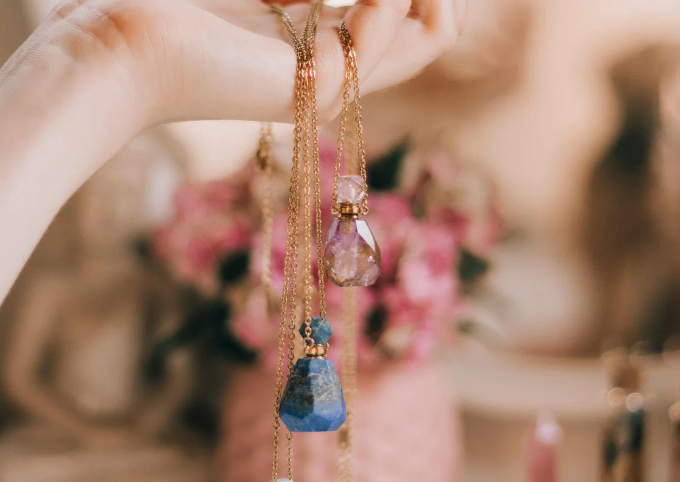 Niche Crystal and Gemstone Retailer with Strong Community Engagement