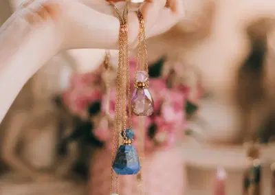 Niche Crystal and Gemstone Retailer with Strong Community Engagement