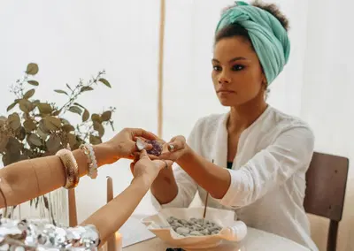 Niche Crystal and Gemstone Retailer with Strong Community Engagement