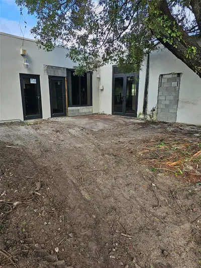 Prime Restaurant Opportunity with Vanilla Shell Delivery