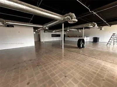 Prime Restaurant Opportunity with Vanilla Shell Delivery