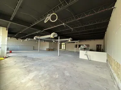 Prime Restaurant Opportunity with Vanilla Shell Delivery