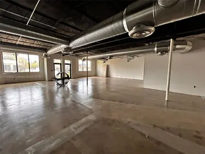 Prime Restaurant Opportunity with Vanilla Shell Delivery