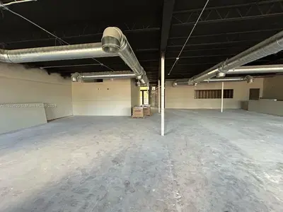 Prime Restaurant Opportunity with Vanilla Shell Delivery