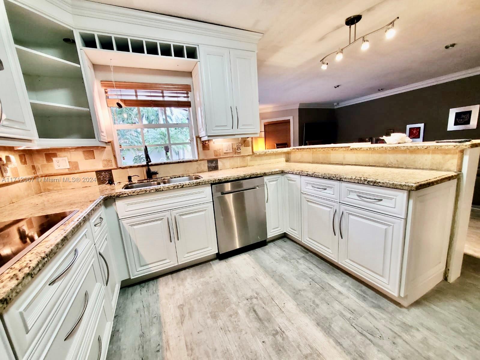 Profitable Cabinet Refinishing Business with Strong Online Presence