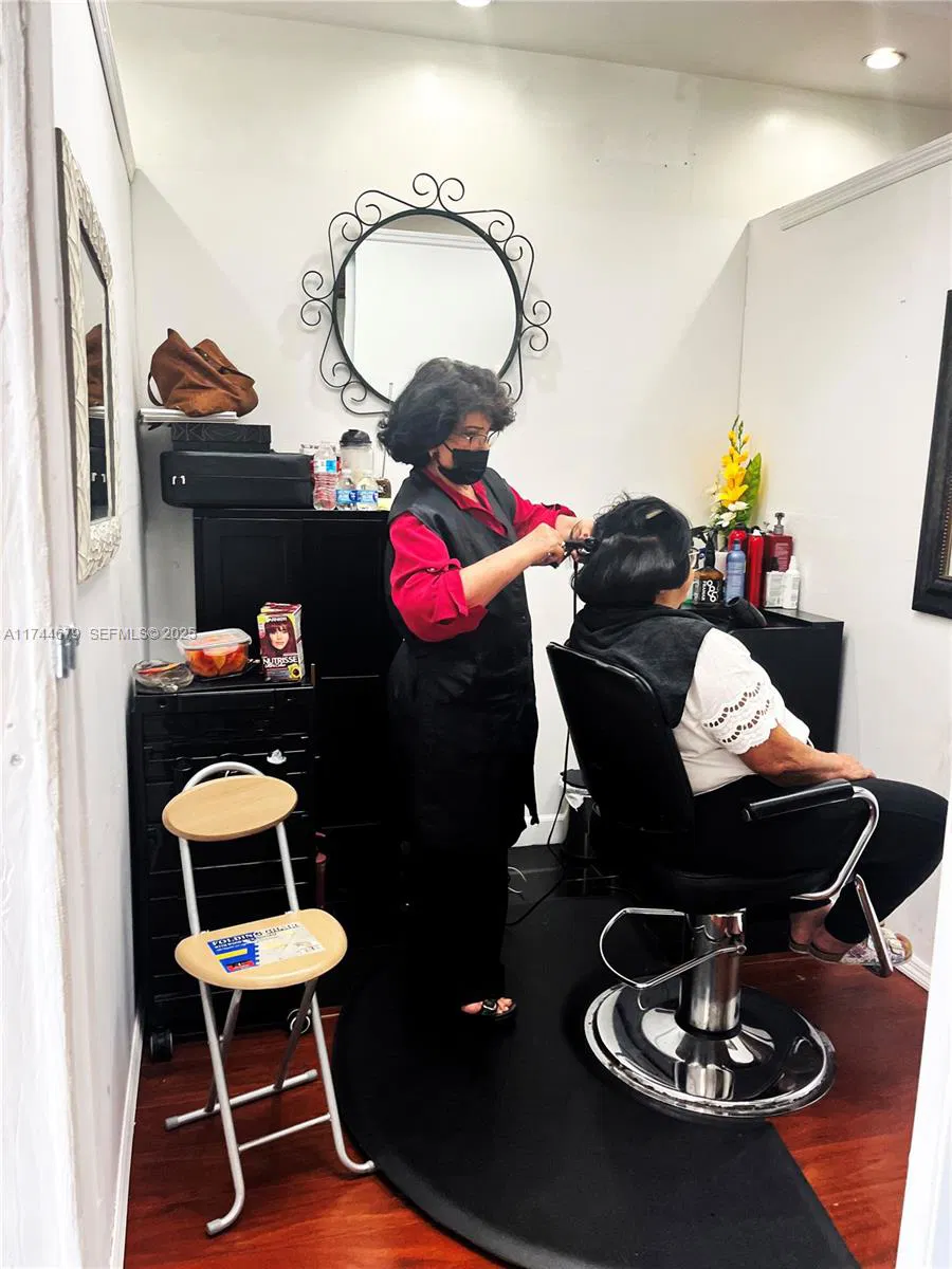 Thriving Beauty Salon with Ample Growth Capacity