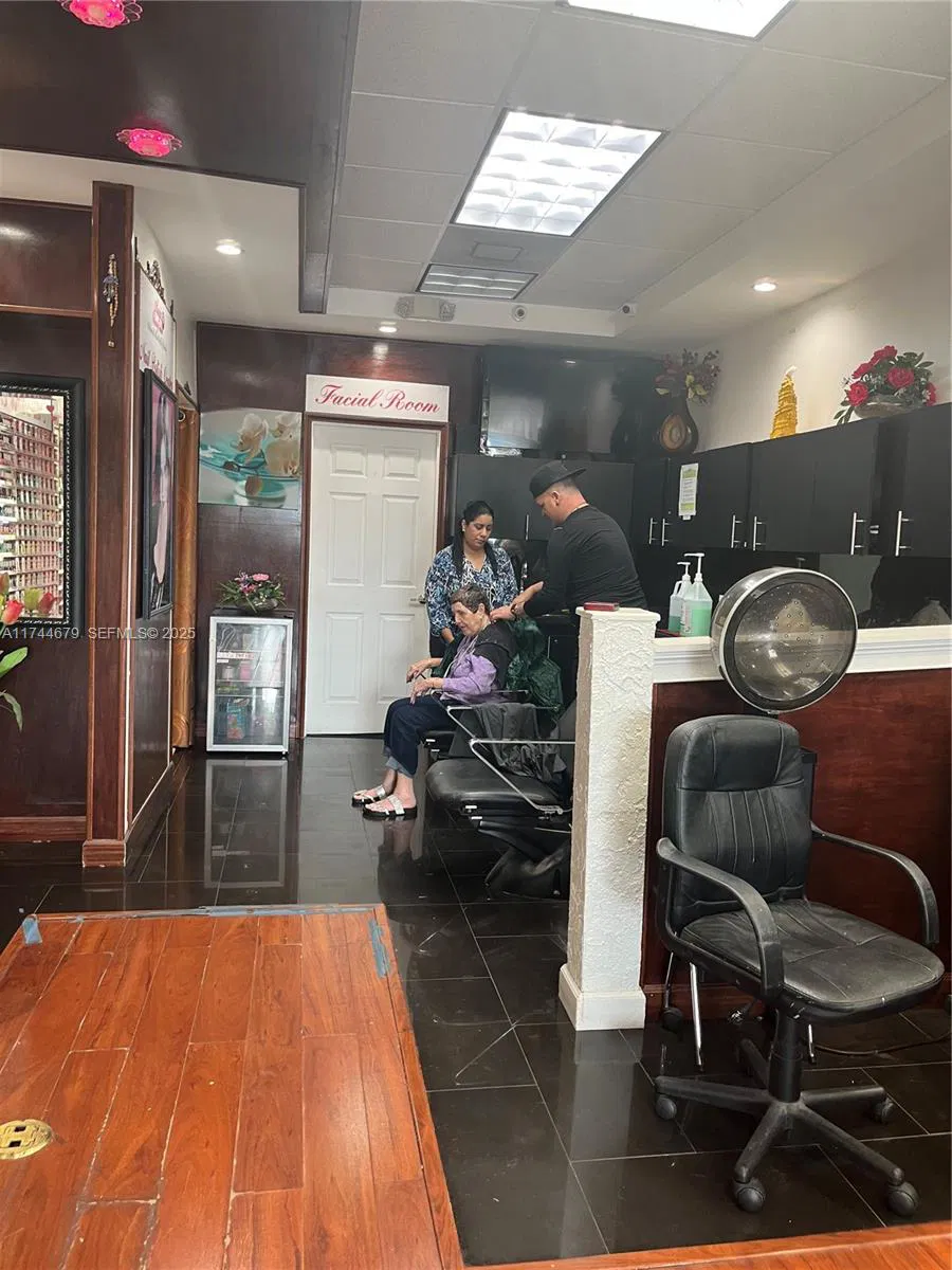 Thriving Beauty Salon with Ample Growth Capacity