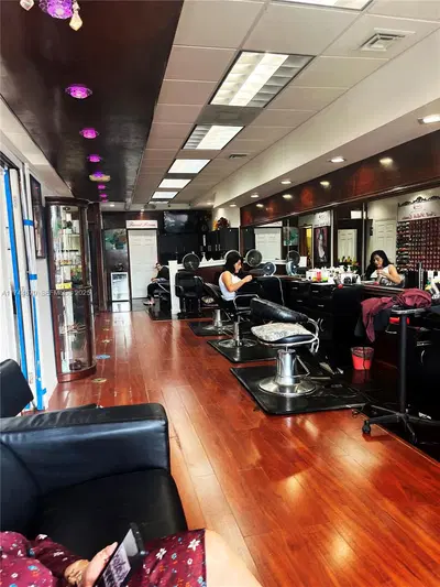 Thriving Beauty Salon with Ample Growth Capacity