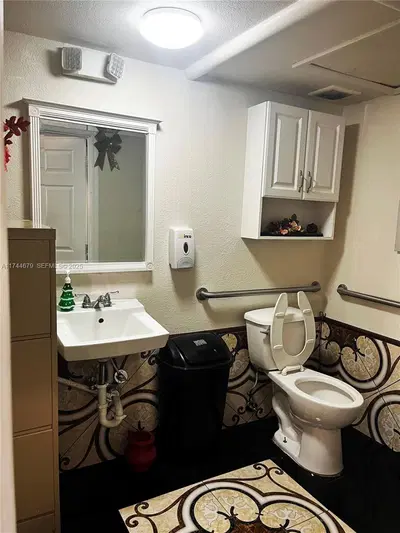 Thriving Beauty Salon with Ample Growth Capacity