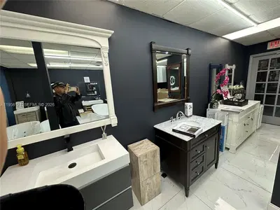 Established Turnkey Business with Long Term Lease