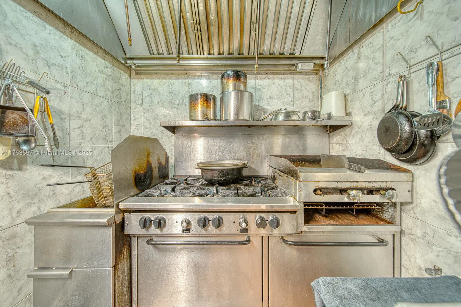 Thriving Bar with Live Entertainment Venue