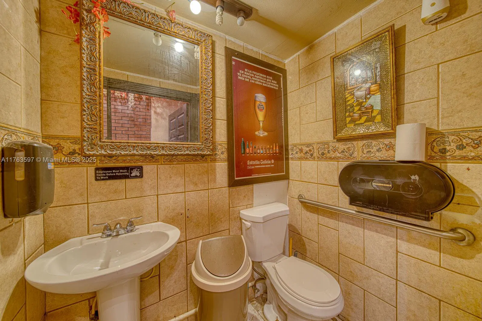 Thriving Bar with Live Entertainment Venue