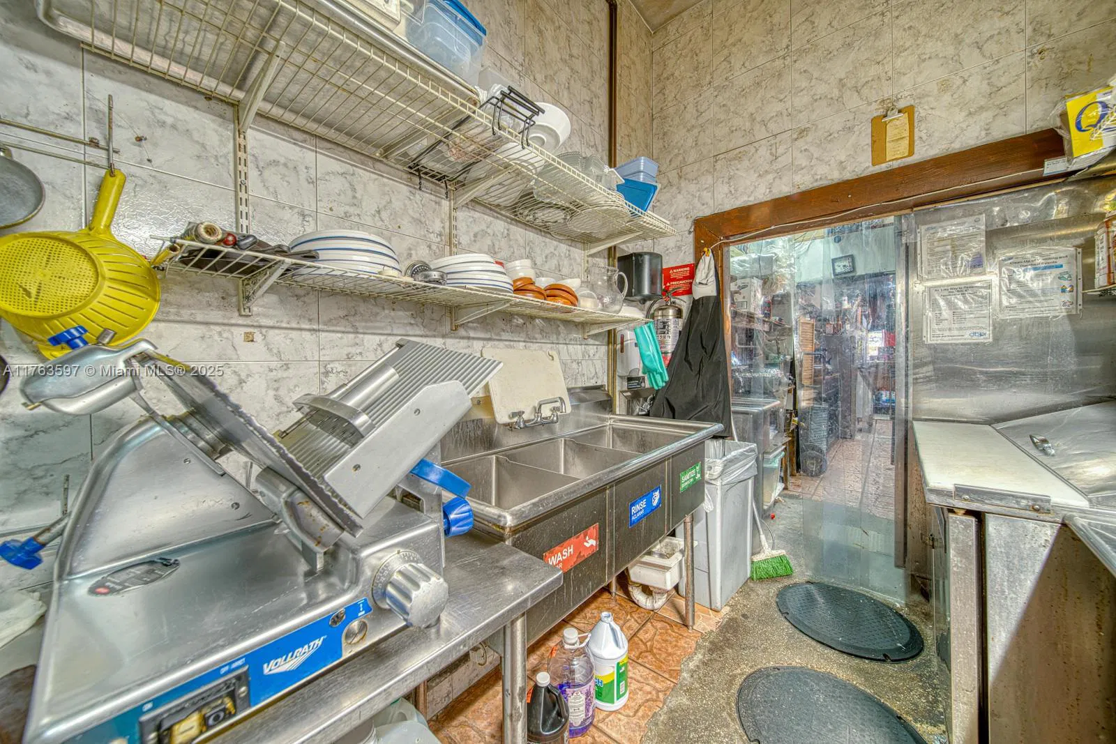 Thriving Bar with Live Entertainment Venue