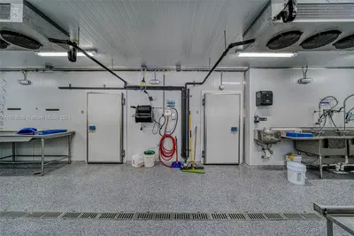 Premier Specialty Food Store with Strong Digital Presence