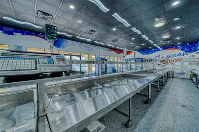 Premier Specialty Food Store with Strong Digital Presence