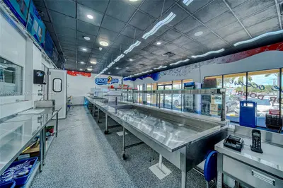 Premier Specialty Food Store with Strong Digital Presence