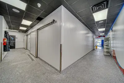 Premier Specialty Food Store with Strong Digital Presence