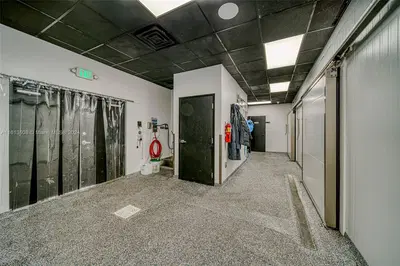 Premier Specialty Food Store with Strong Digital Presence