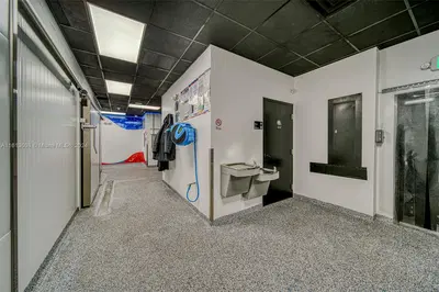 Premier Specialty Food Store with Strong Digital Presence