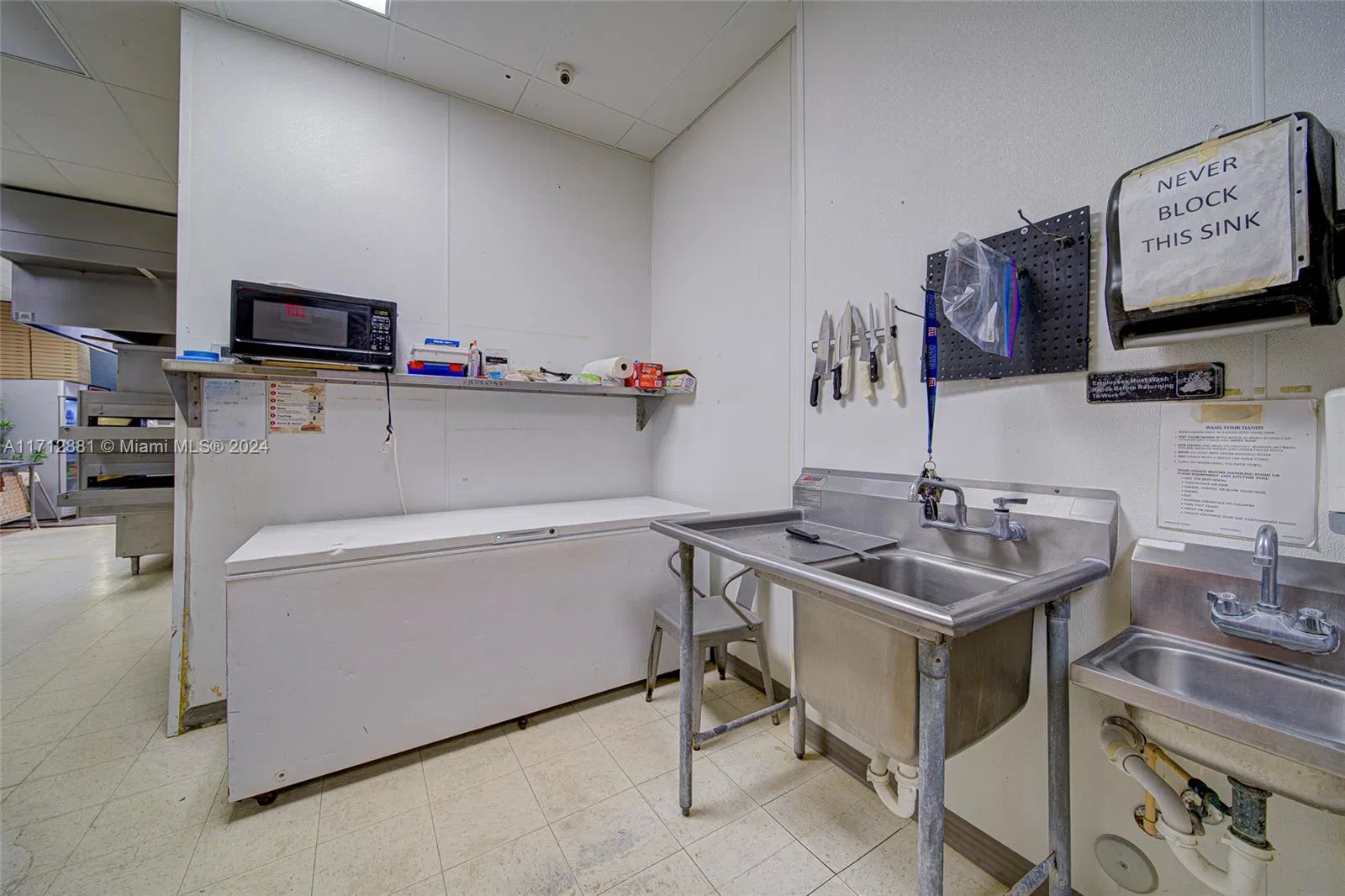 Turnkey Pizzeria with Prime Coastal Location