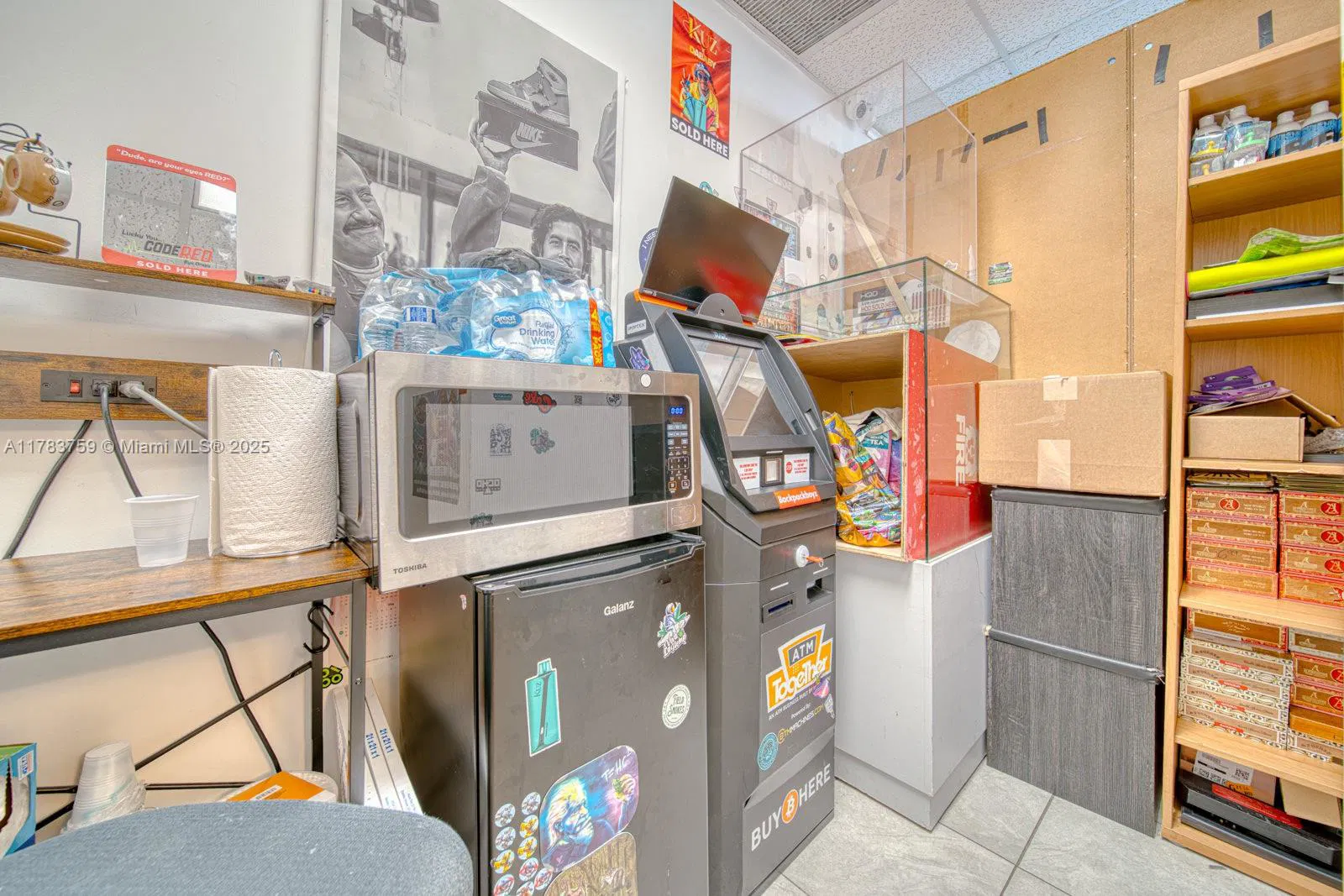 Thriving Smoke Shop with Loyal Customer Base