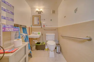 Thriving Smoke Shop with Loyal Customer Base