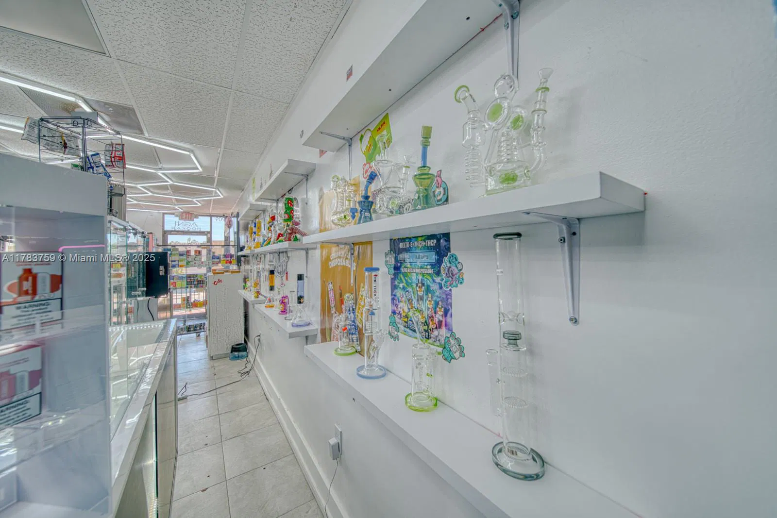 Thriving Smoke Shop with Loyal Customer Base