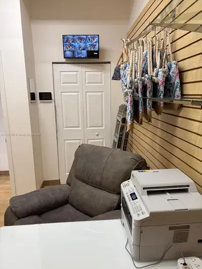 Thriving Smoke Shop with Loyal Customer Base