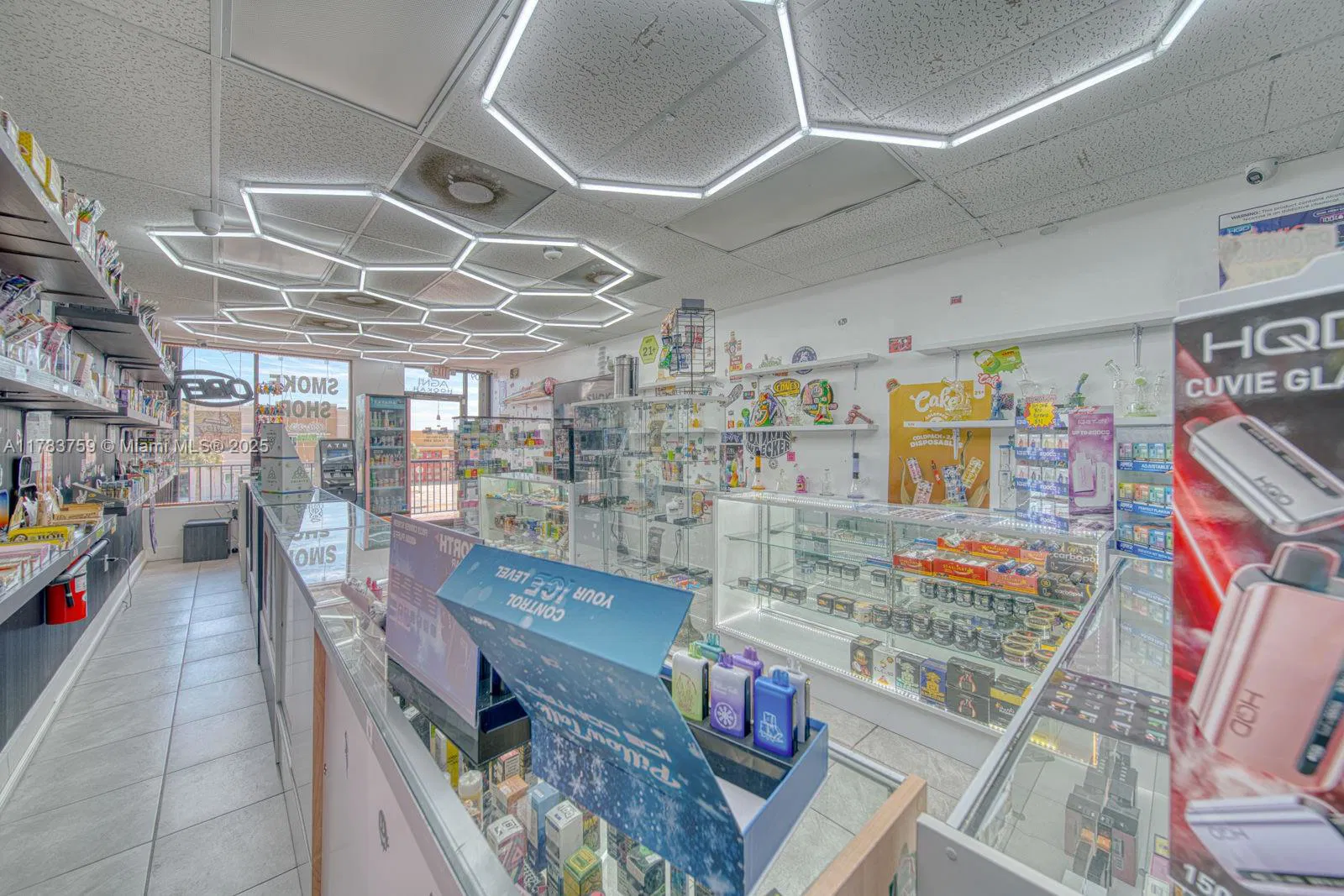 Thriving Smoke Shop with Loyal Customer Base