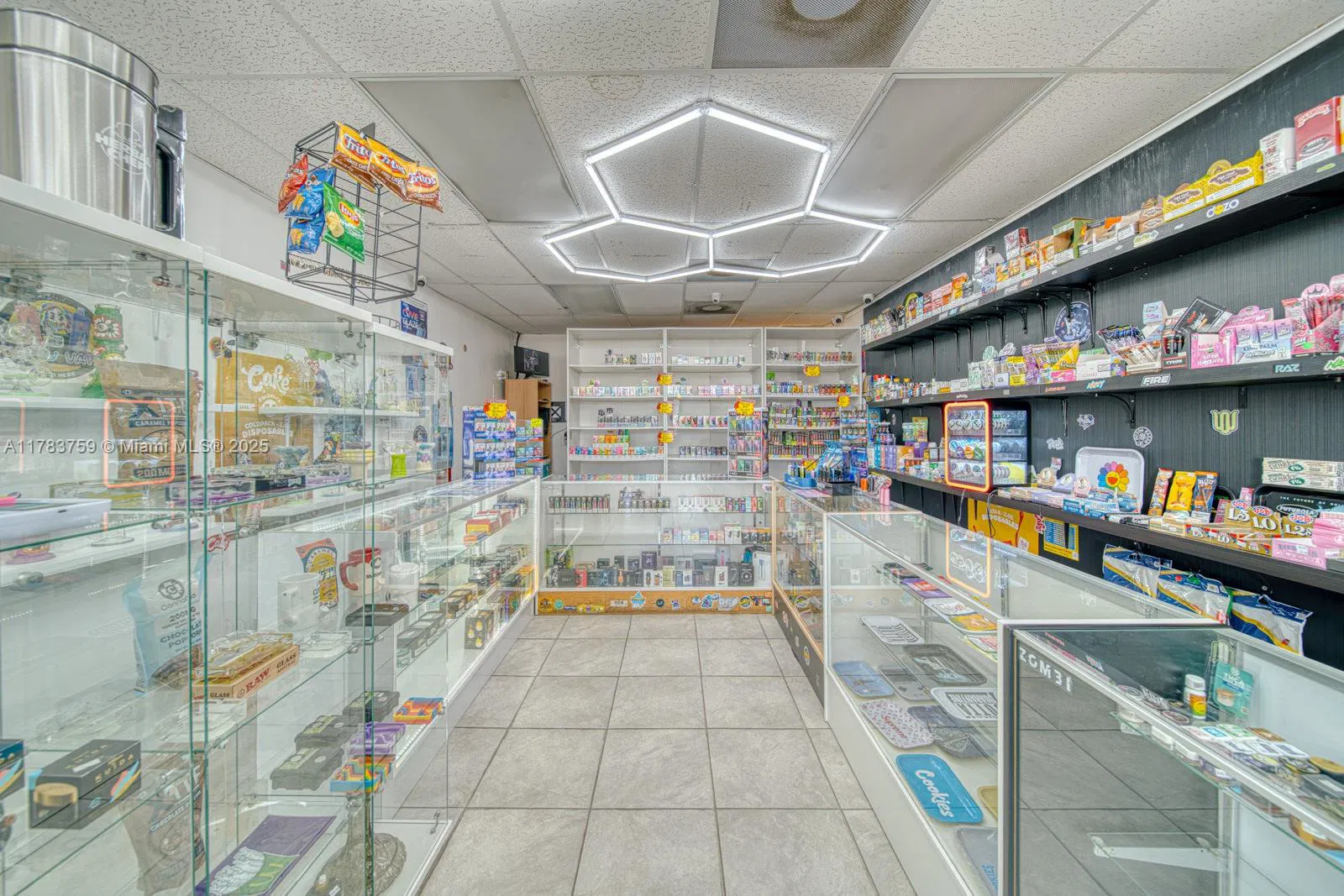 Thriving Smoke Shop with Loyal Customer Base