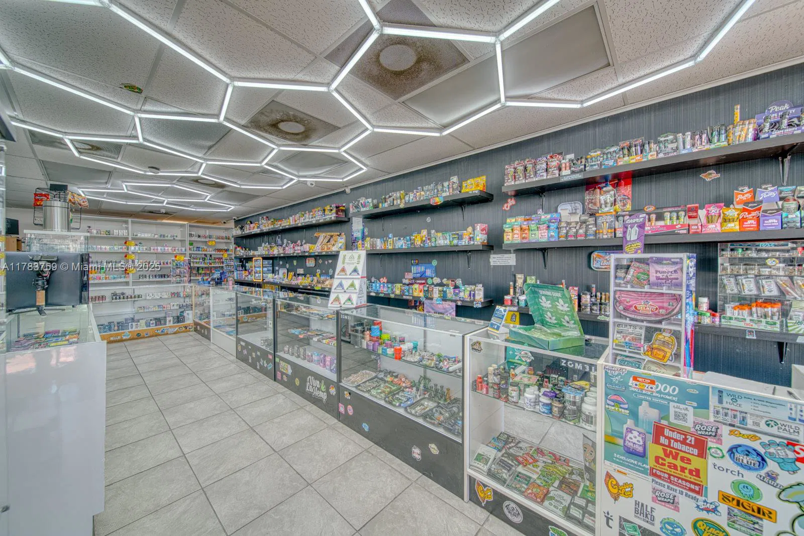 Thriving Smoke Shop with Loyal Customer Base