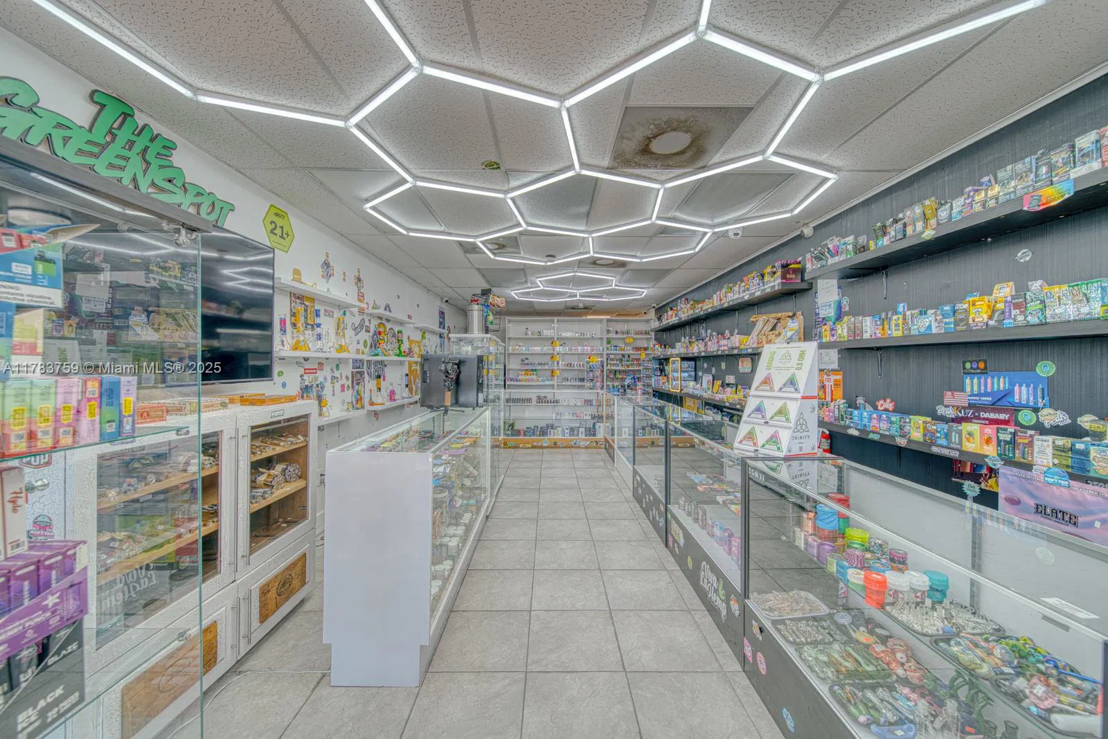 Thriving Smoke Shop with Loyal Customer Base