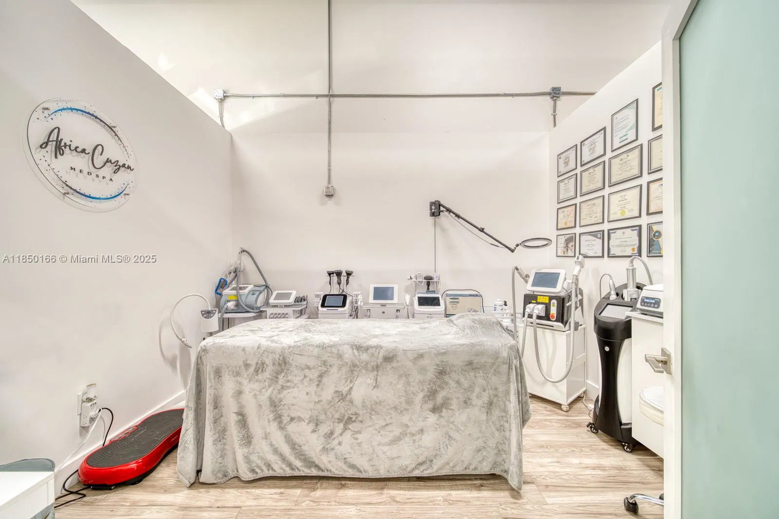 Thriving Beauty Supply Store with Private Rental Suites