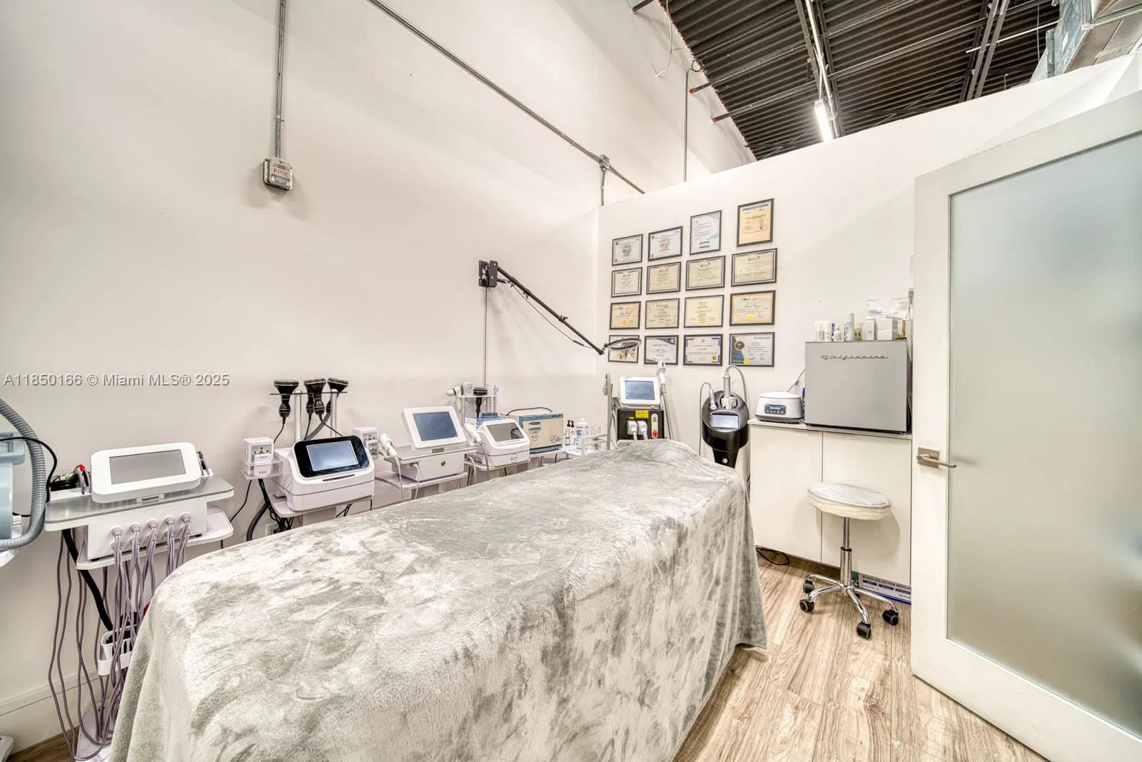 Thriving Beauty Supply Store with Private Rental Suites