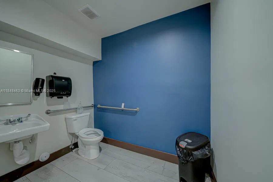 Turnkey Restaurant with Prime High Visibility Location