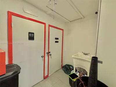 Profitable Cafeteria and Bar with Exceptionally Low Rent