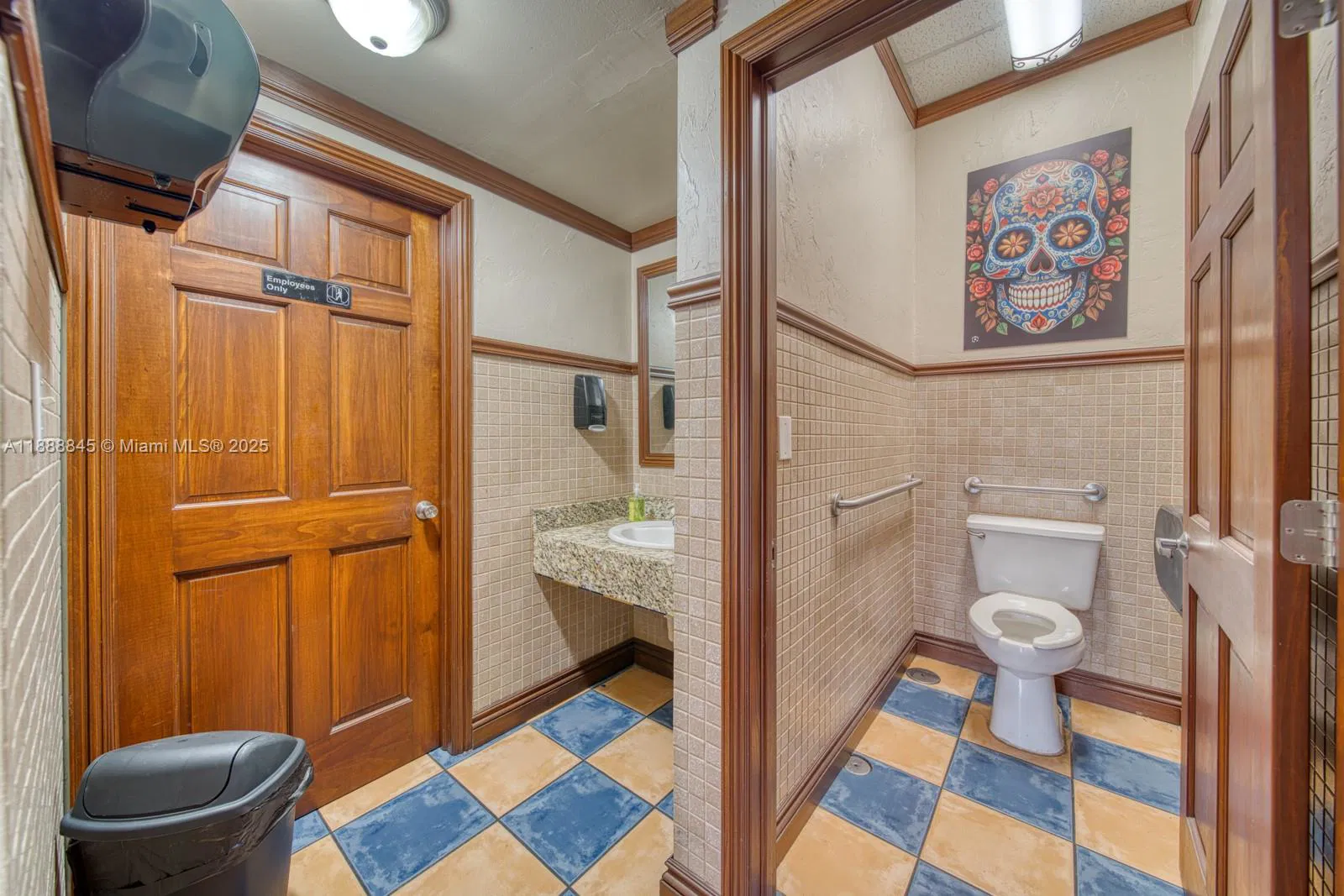 Turnkey Restaurant and Bar with a Large Local Customer Base