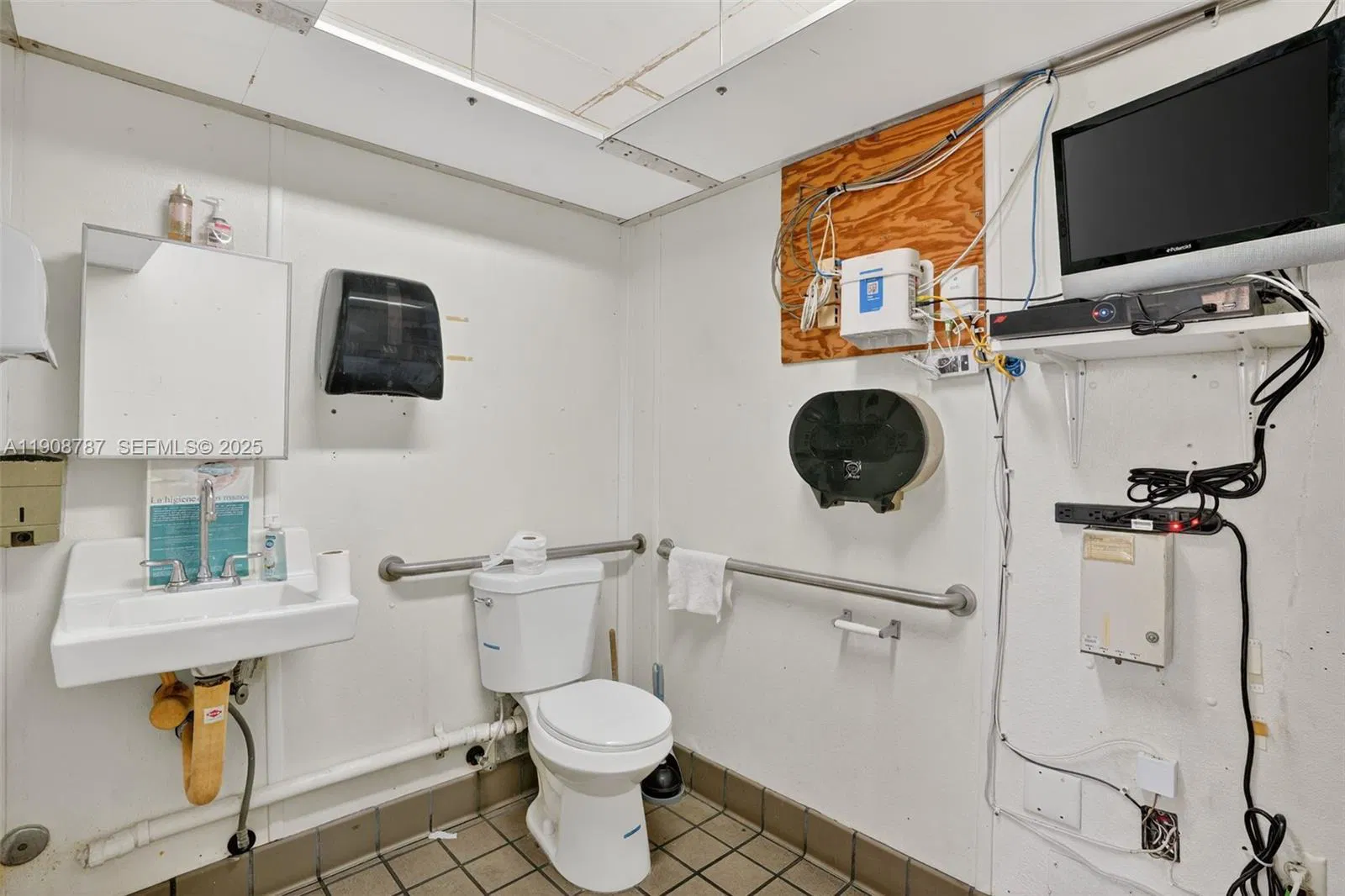 Profitable Convenience Store with a Two Way Drive Thru