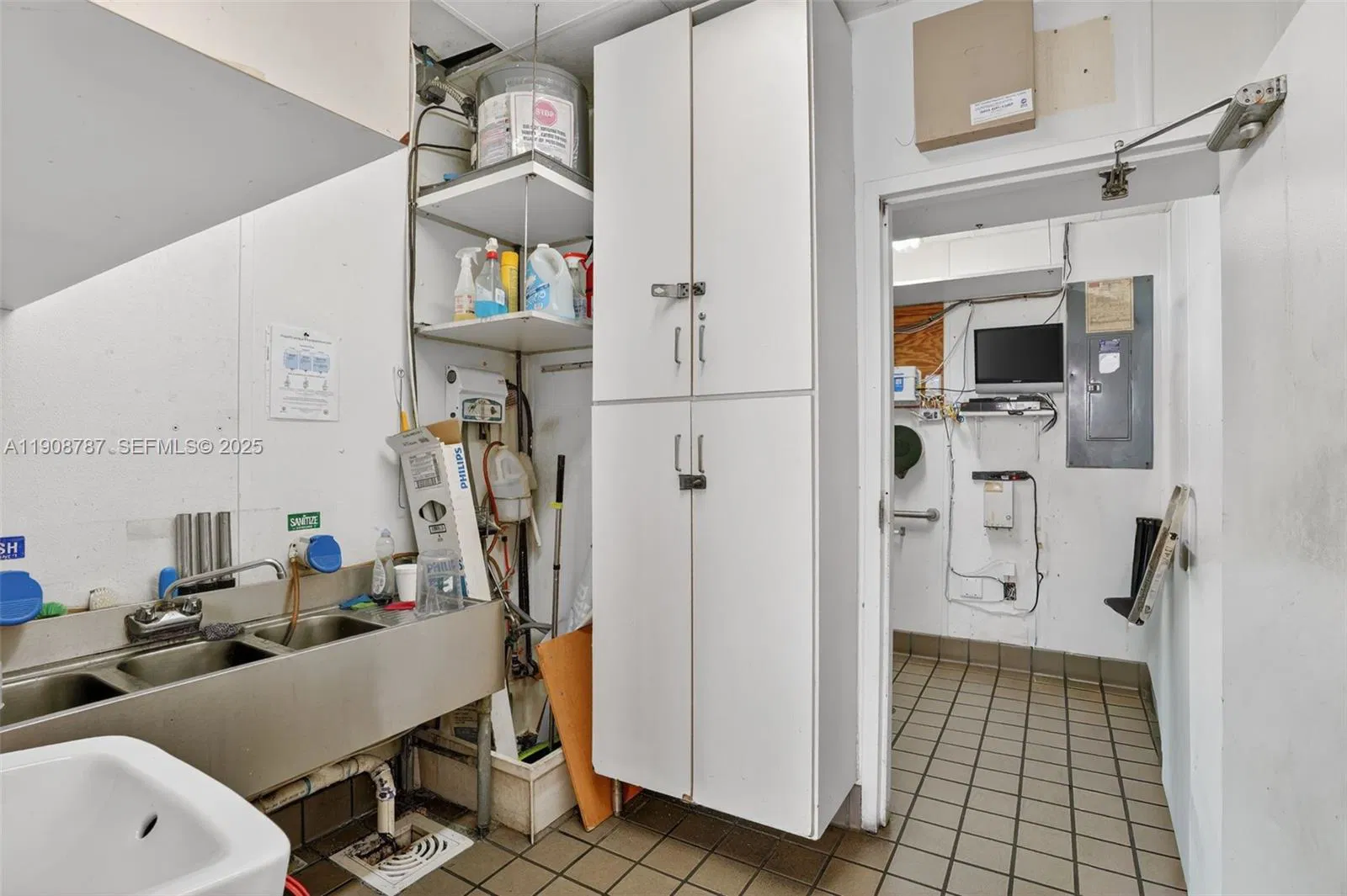 Profitable Convenience Store with a Two Way Drive Thru