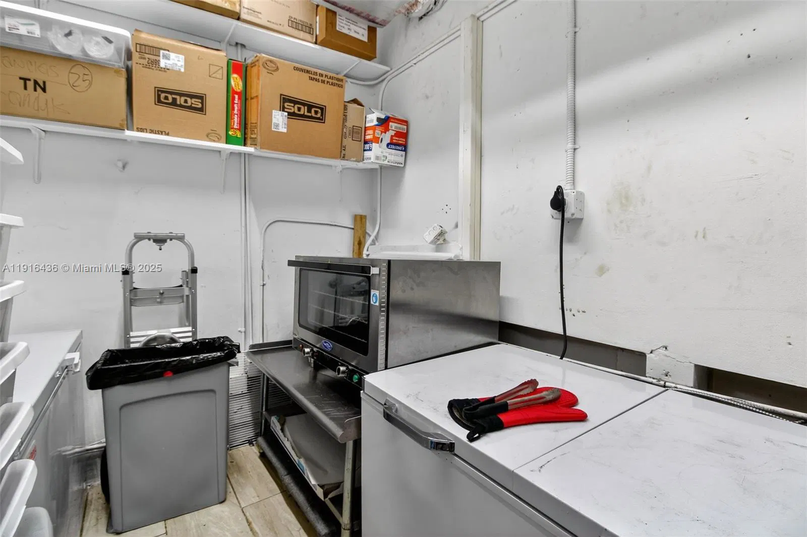 Established Convenience Store with Diverse Product Offerings