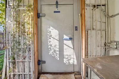 Established Pizzeria with Expansion Potential